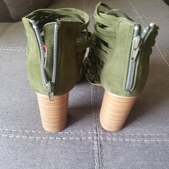 NEW Olive Strappy Chunky Peep Toe Heels - Picture 8 of 8